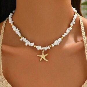 NWT| Gold Starfish Necklace
